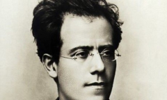 Foto 1: Nad storočnicou Gustava Mahlera