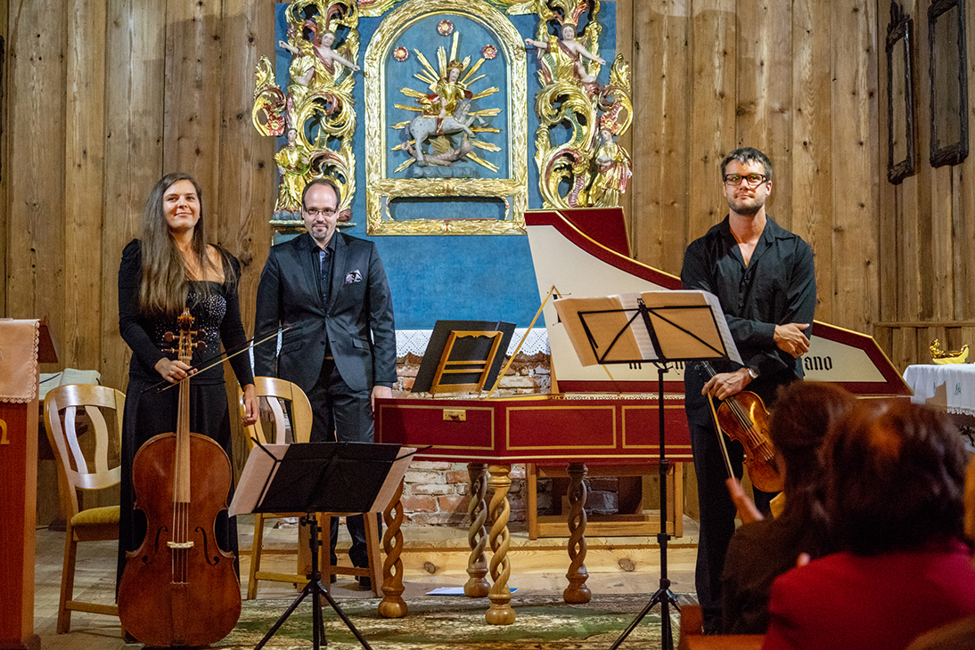 Photo: Brno Baroque Trio, Zdeněk Svozil – violin, Anežka Kavalírová – cello, Martin Hroch – harpsichord