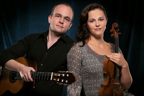 Foto: Duo Teres - Lucia Kopsová husle, Tomáš Honěk gitara