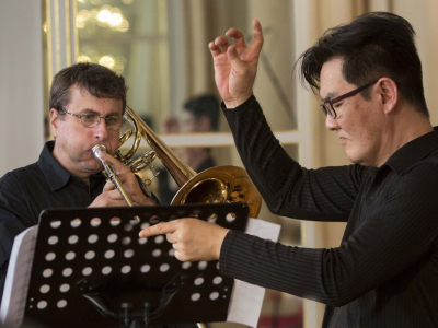 Foto: Michal Motýľ – trombón, Chungki Min – dirigent