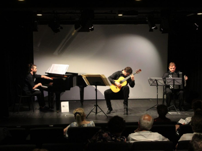 Foto: Premiéra skladby Prielom pre gitaru, klavír a akordeón od Viery Janárčekovej (VIOLA centrum pre umenie, Prešov)