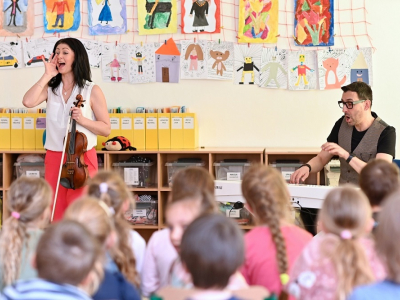 Photo: Violin or piano?