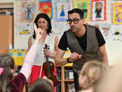 Photo: Violin or piano?