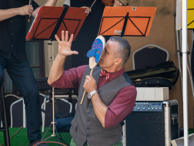 Photo: The strings are playing