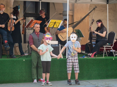 Photo: The strings are playing