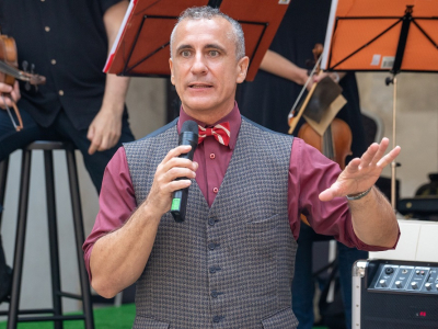 Photo: The strings are playing