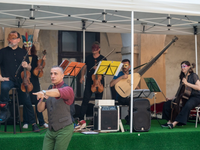 Photo: The strings are playing